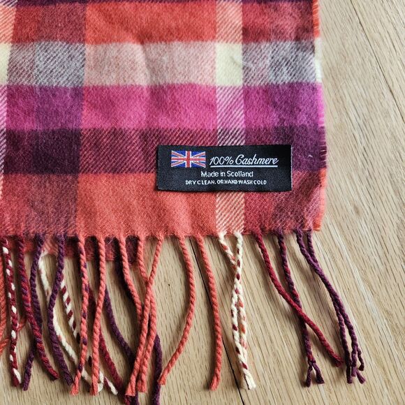 Scottish 100% Cashmere Scarf Red Pink Plaid Tartan Fringe Made in Scotland Lux - Picture 3 of 6